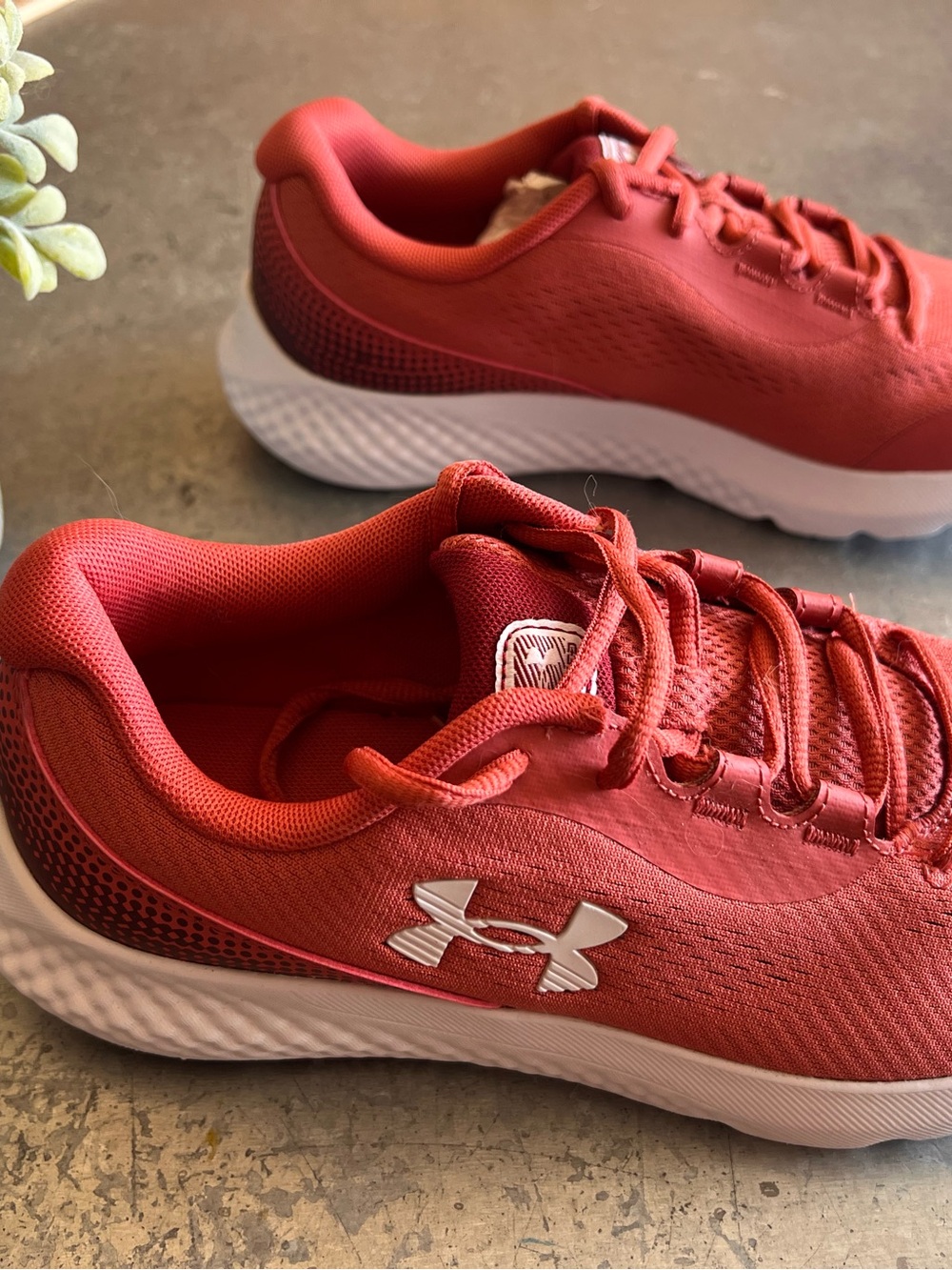 Under Armour Charged Rogue Sneakers Youth 6 Women’s 7.5 Coral Red Athletic Shoes - Picture 2 of 9